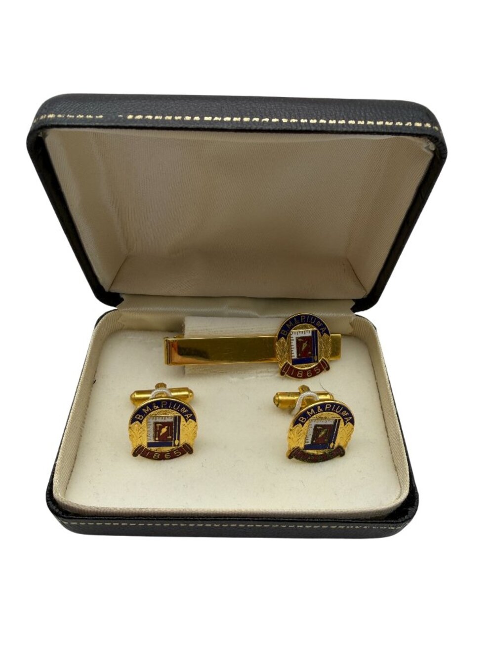 B.M. & P.I.U of A cuff link and tie bar clip set Brick layers masons 25 years
